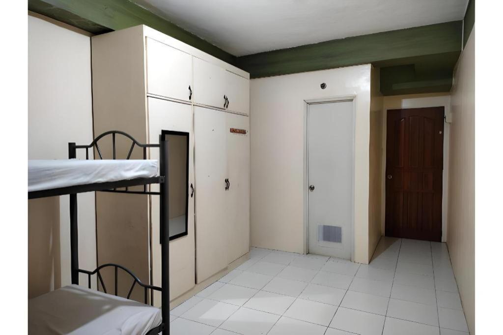 Отель Oyo 800 Ddd Habitat Dormtel Баколод Экстерьер фото