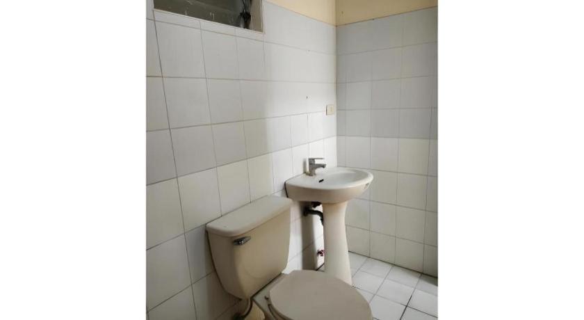Отель Oyo 800 Ddd Habitat Dormtel Баколод Экстерьер фото