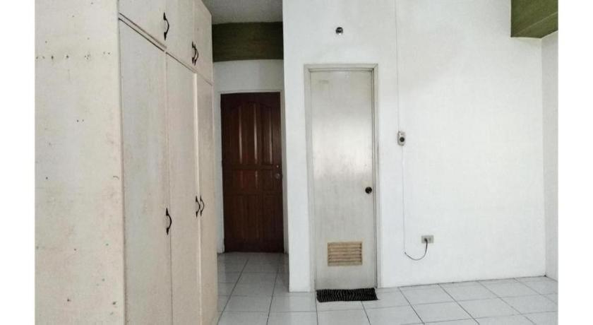 Отель Oyo 800 Ddd Habitat Dormtel Баколод Экстерьер фото